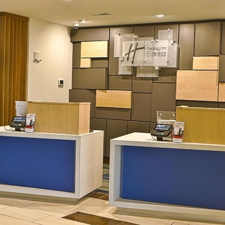 Holiday Inn Express Mccomb By Ihg Bagian luar foto