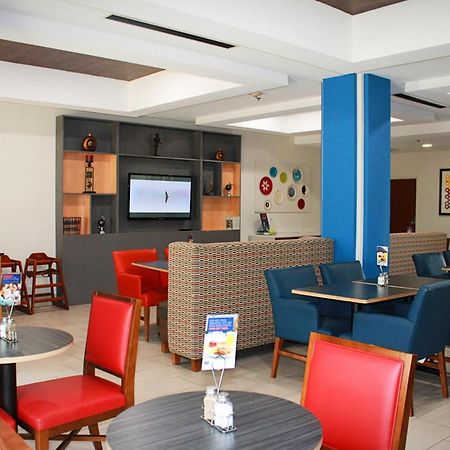 Holiday Inn Express Mccomb By Ihg Bagian luar foto