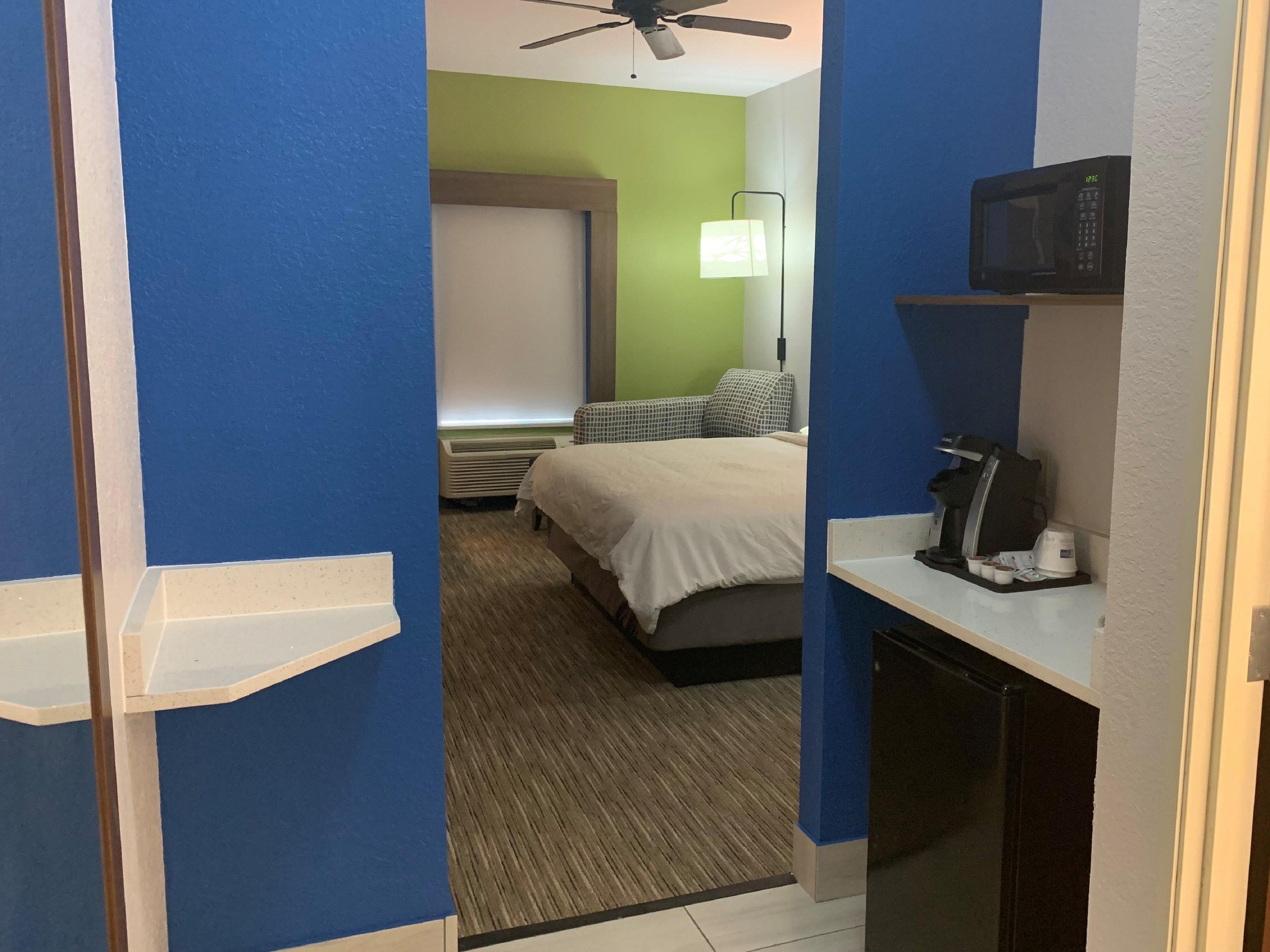 Holiday Inn Express Mccomb By Ihg Bagian luar foto