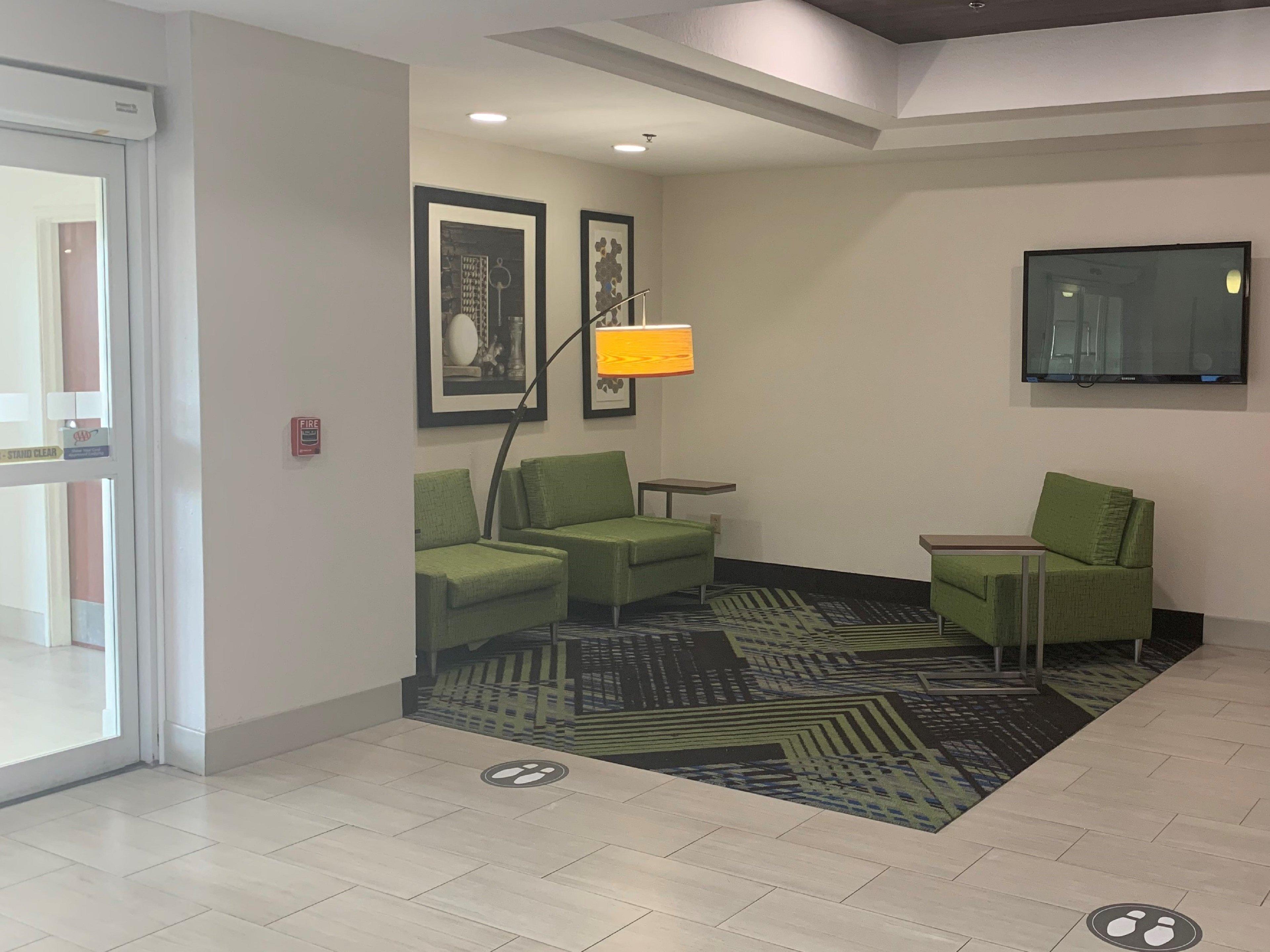 Holiday Inn Express Mccomb By Ihg Bagian luar foto
