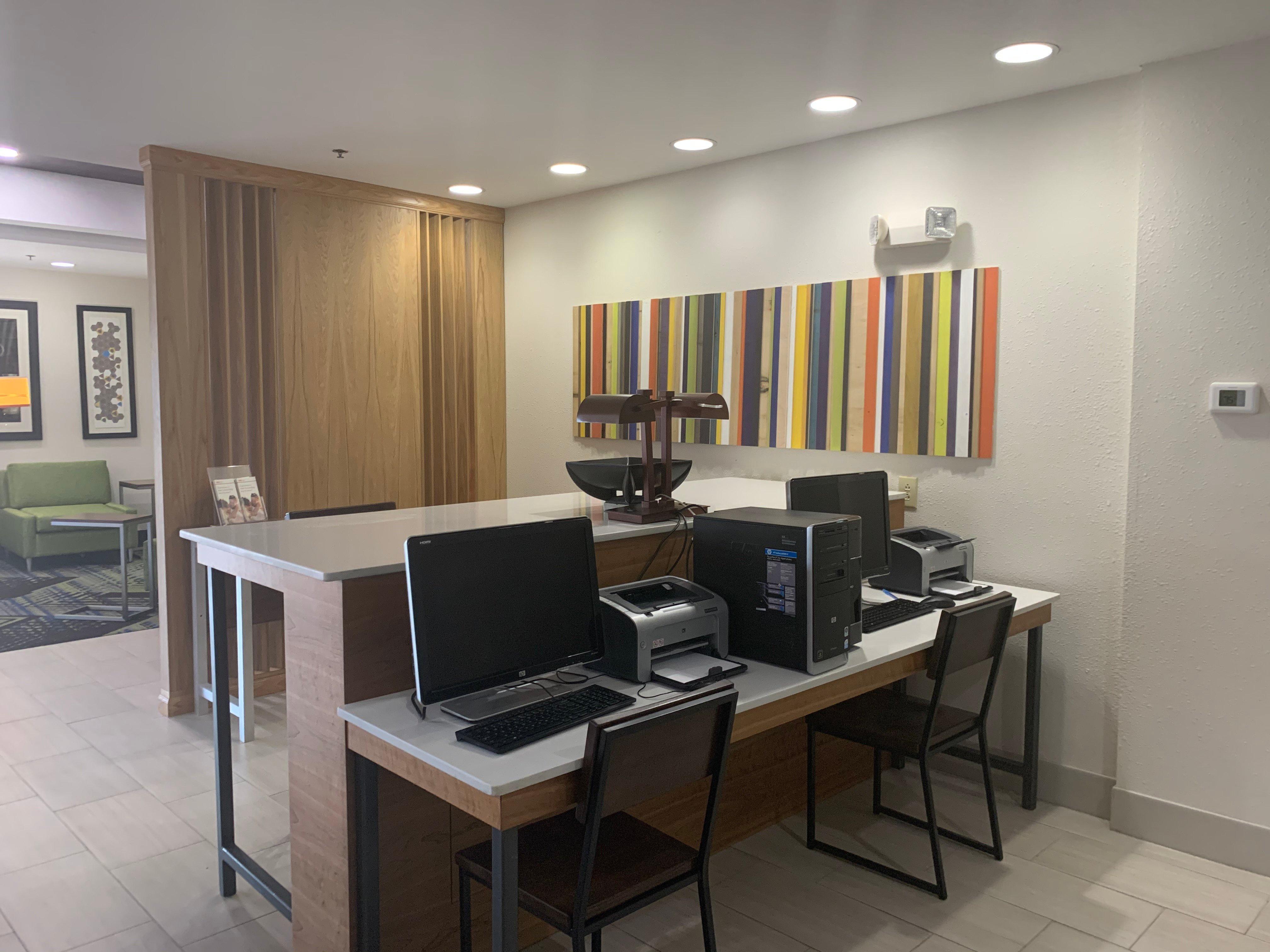 Holiday Inn Express Mccomb By Ihg Bagian luar foto