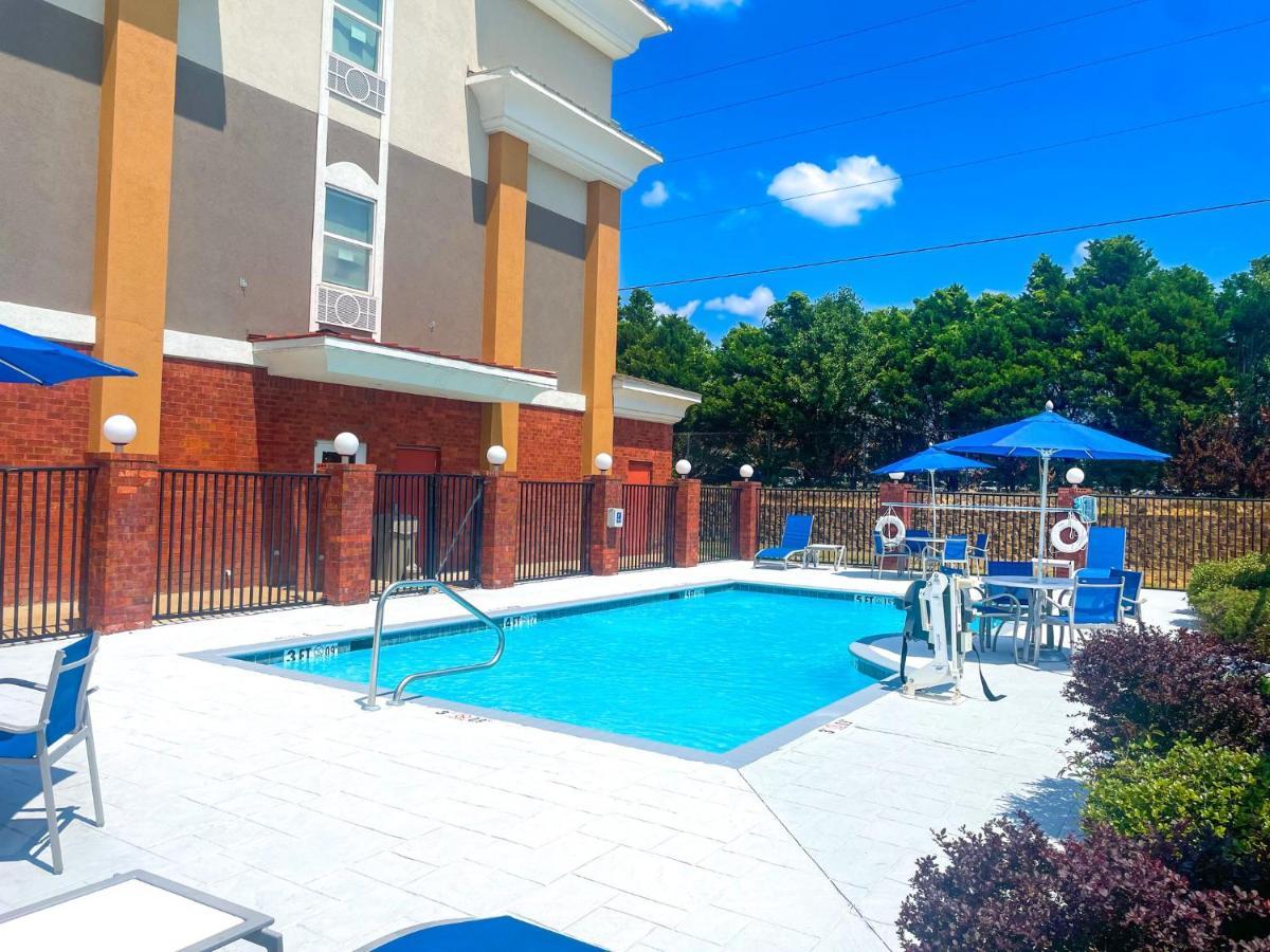 Holiday Inn Express Mccomb By Ihg Bagian luar foto