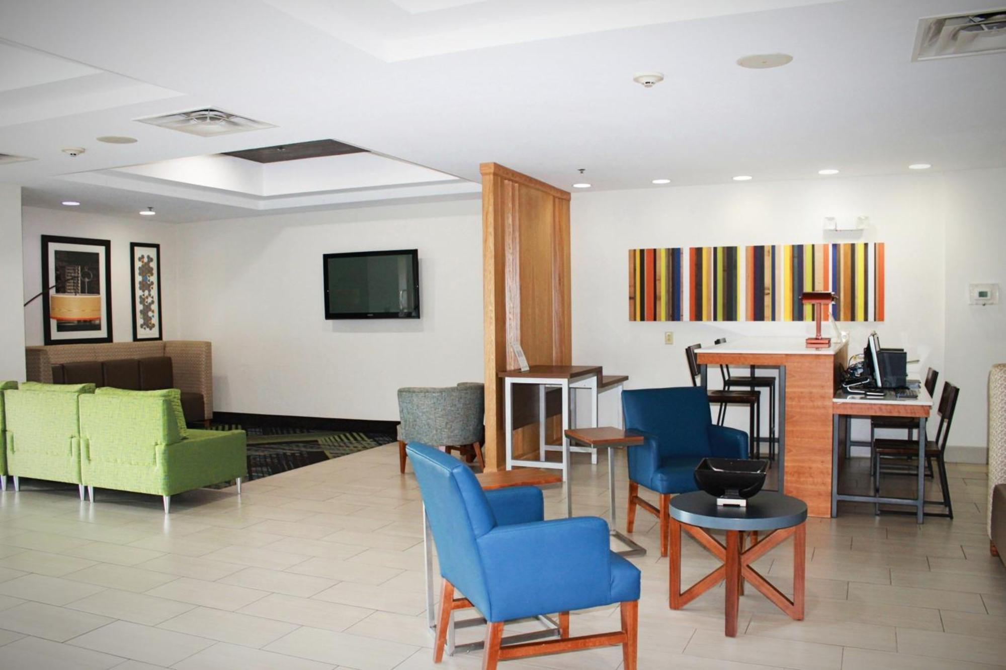 Holiday Inn Express Mccomb By Ihg Bagian luar foto